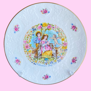Valentine’s Day Royal Doulton porcelain collector plate hearts and flowers 1978